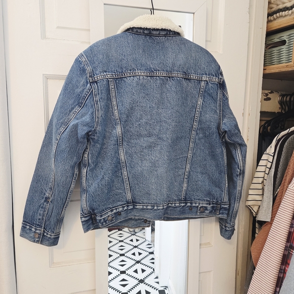 Levis Sherpa Trucker Jacket - Picture 2 of 10